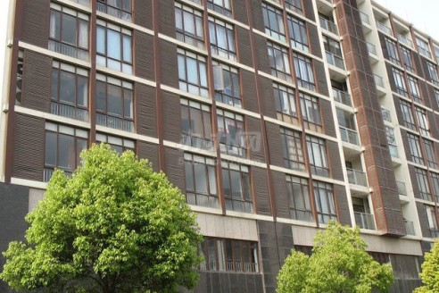 长宁区2号线威宁路站,光华大厦,朝南房型正 精装修带家具